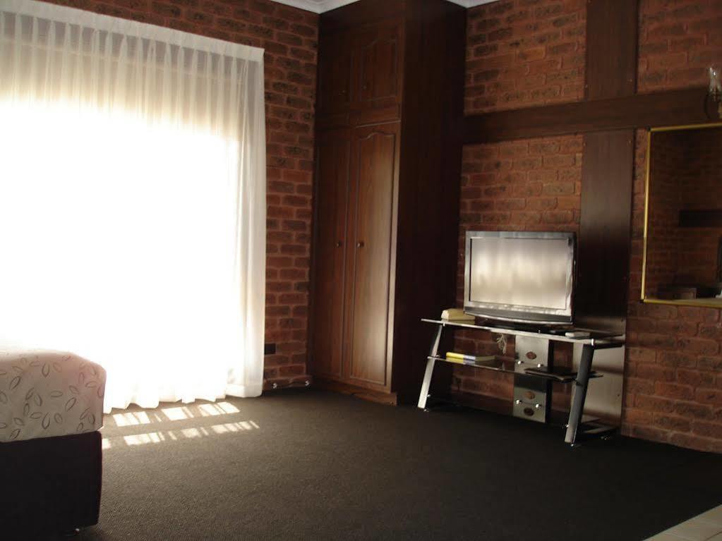 Albury Townhouse Motel Экстерьер фото